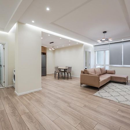Lucas Central Home Tirana Eksteriør billede